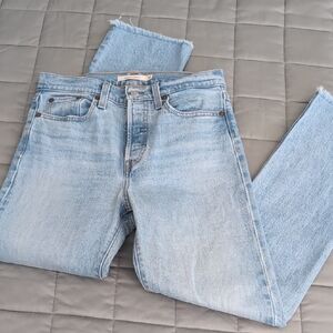 EUC Levi's Wedgie Light Wash Raw Hem Cropped Jeans